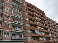 Vecinos Duques de Nájera "venden" de forma simbólica sus viviendas a modo de protesta por la construcción de dos torres