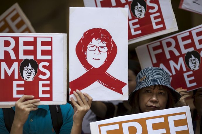 Carteles para la liberación del bloguero Amos Yee de Singapur