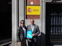 Entregadas unas 4.000 firmas para pedir el indulto de exalcalde de Los Marines condenado por construcción ilegal