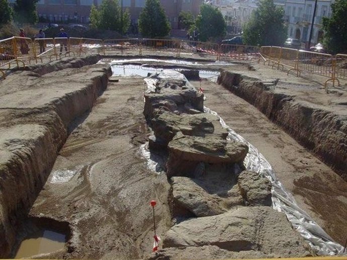 Excavaciones en el dolmen de Montelirio.