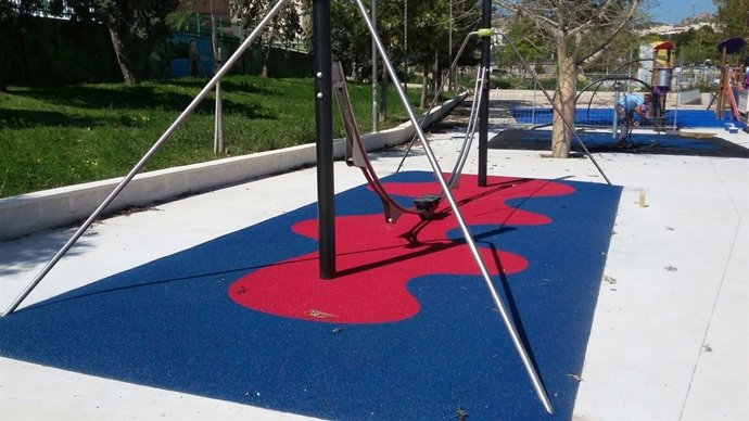 Parque infantil obra nuevo sustitución mejoras juegos niños