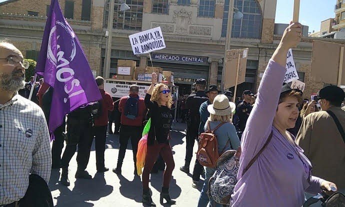 En la plaza 25 de mayo han coincidido dos actos reivindicativos