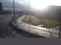 Inmovilizan un vehículo en Cuenca cuyo conductor ha causado varios daños en el mobiliario urbano