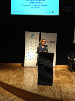 L'consellera Meritxell Ruiz en el Cosmocaixa de Barcelona