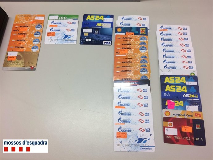 Tarjetas falsificadas intervenidas por los Mossos d'Esquadra