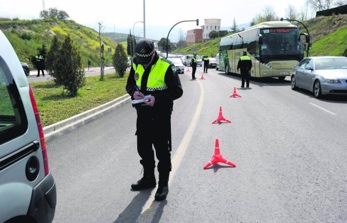 Policía Local durante un control en Jaén capital