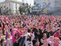 Marea rosa "por la vida, la investigación y el futuro" durante la II Carrera de la Mujer