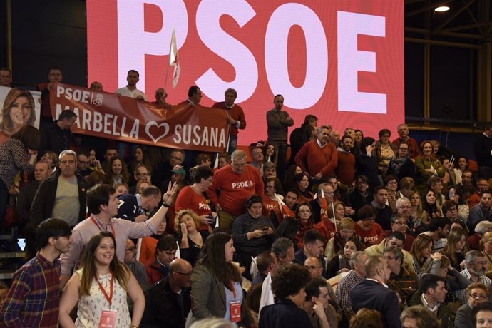 Asistentes al acto de presentación de la candidatura de Susana Díaz 