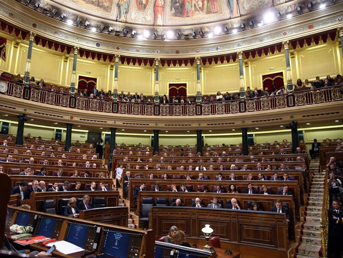 Diputados en el hemiciclo