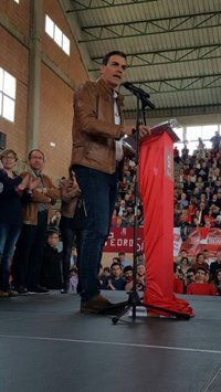Sánchez ve dos opciones en las primarias: un PSOE "del siglo XX" o de izquierdas y con la militancia