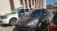 Un coche "kamikaze" con seis inmigrantes entra a toda velocidad en Melilla y hiere a un policía