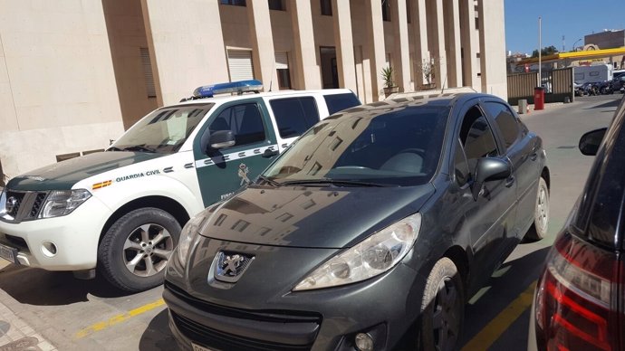 Coche que ha entrado a toda velocidad en Melilla con inmigrantes