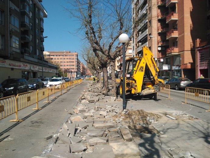Obras en la calle Menéndez Pidal de Huesca