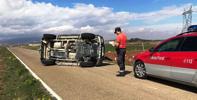 Coche volcado en Cintruénigo