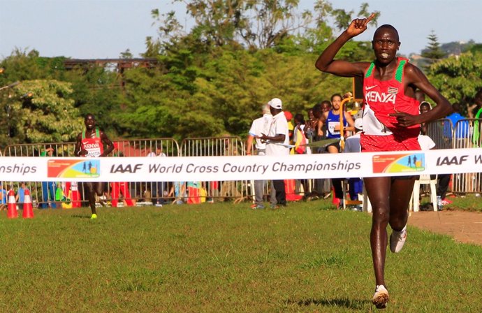 Kamworor y Cheptai lideran el dominio de Kenia en el Mundial de Cross de Uganda