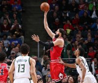 Un gran Mirotic permite a los Bulls seguir soñando con los 'play-offs'