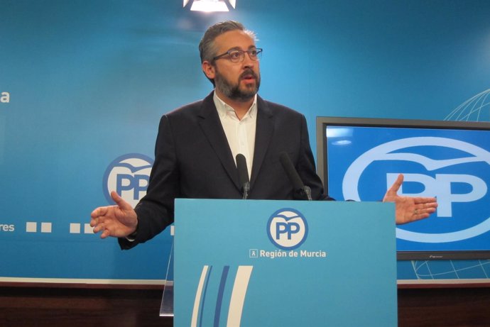 Víctor Martínez, portavoz del PP en rueda de prensa        