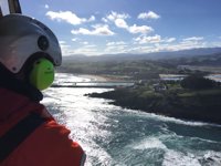 Sigue por quinto día la búsqueda del hombre que cayó al mar en San Vicente de la Barquera