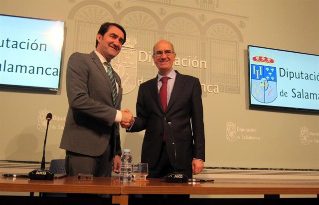 El consejero de Fomento y Medio Ambiente y el presidente de la Diputación