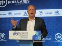 Monago espera que el PSOE "resuelva bien" la elección de líder, porque "no genera confianza la división"