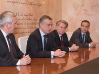 Urkullu: "Hay que trabajar antes y después del día 8 para llegar al final de la violencia"