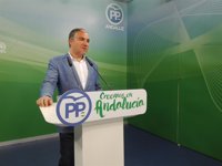 PP-A anima a Díaz a pedir una "excedencia forzosa" y afea que se rodee de quienes suponen "la etapa más negra" de España