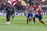 Douglas Costa podría estar ante el Real Madrid