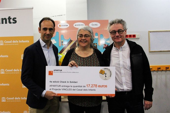 E.Alcántara (Apartur), R.Balaguer (Casal Infants) y Christian Escribà