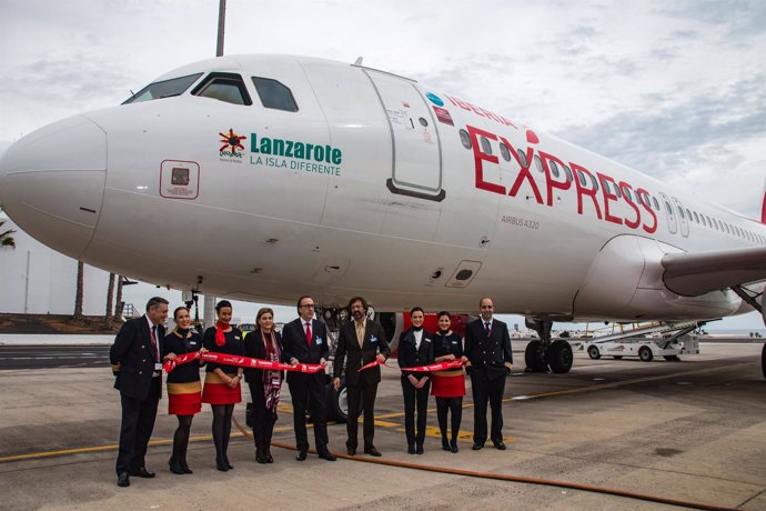 Avión de Iberia Express bautizado cn el nombre 'Lanzarote'