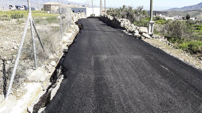 Las obras en Alhama de Almería han permitido la mejora de tres caminos rurales.