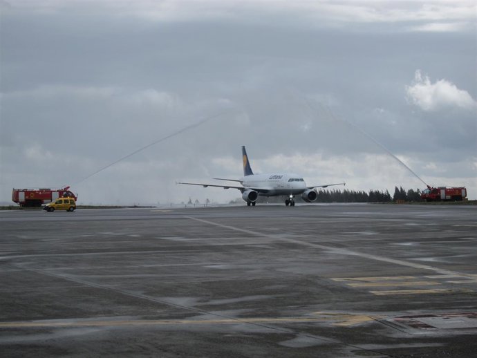 Llegada del primer vuelo de Lufthansa al aeropuerto de Santiago