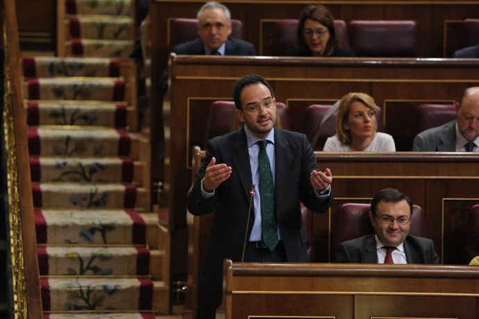 Antonio Hernando en la sesión de control al Gobierno en el Congreso