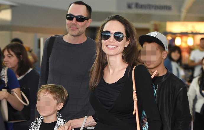 ANGELINA JOLIE CON SU HERMANO Y SUS HIJOS/CORDON PRESS