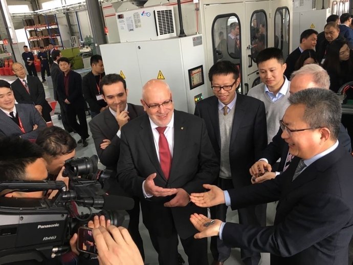 El conseller Jordi Baiget inaugura la fábrica de la empresa Ames en China