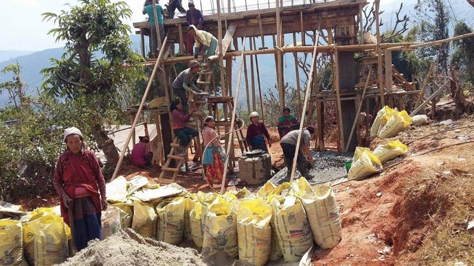 Reconstrucción del pueblo de Dhola (Nepal)