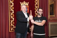 Ayuntamiento y AEK firman un convenio para que Pamplona acoja el 9 de abril el final de la Korrika