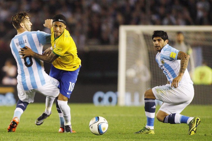 Neymar Brasil Lucas Biglia Éver Banega Argentina