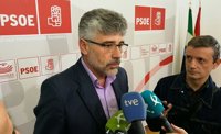 El PSOE de Extremadura defiende la ecotasa y critica que el Gobierno de España proteja a las "grandes empresas"