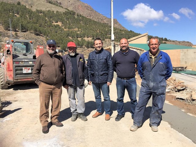 El diputado Guillermo Casquet ha visitado las actuaciones del PFEA en Bacares.