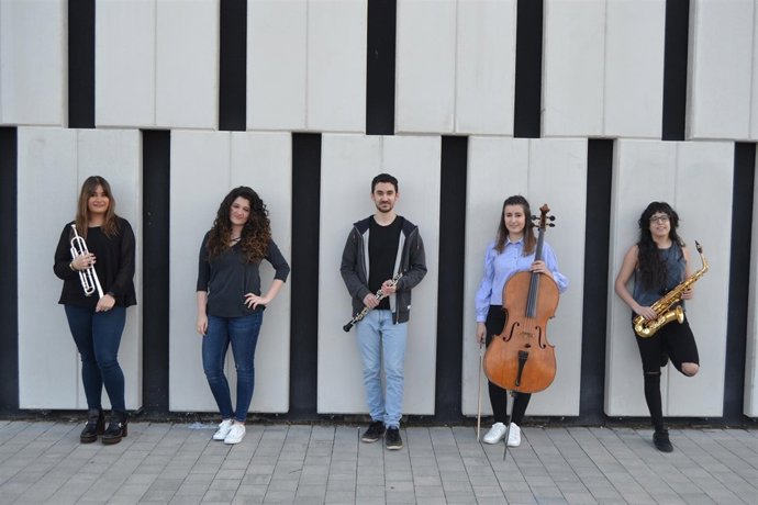 Lara Losarcos, Irene Cárcar, Manuel Domenech, Ayla Losada e Izaskun Simón. 