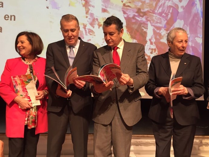 Sanz en al presentación de la Memoria Anual de Cruz Roja Andalucía