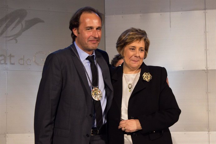 El nuevo rector de la UdG, Sergi Bonet, y su antecesora, Anna Maria Geli