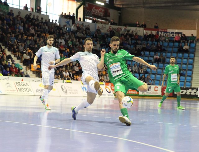 Magna Gurpea ante Santiago Futsal en LNFS