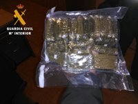 Detenido en la A-4 cuando transportaba en un vehículo más de 12 kilos de hachís