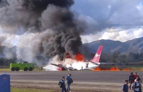 Avión incendidado de Peruvian Airlines