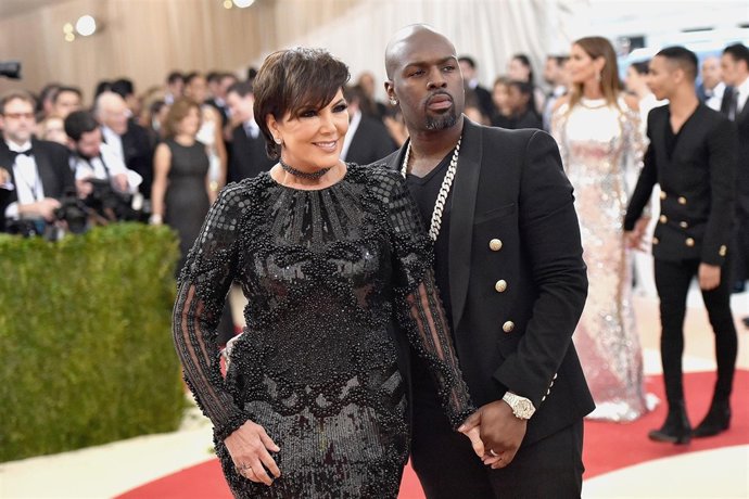 Kris Jenner y Corey Gamble/ Getty
