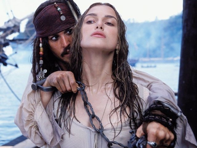 Keira Knightley y Johnny Depp en Piratas del Caribe