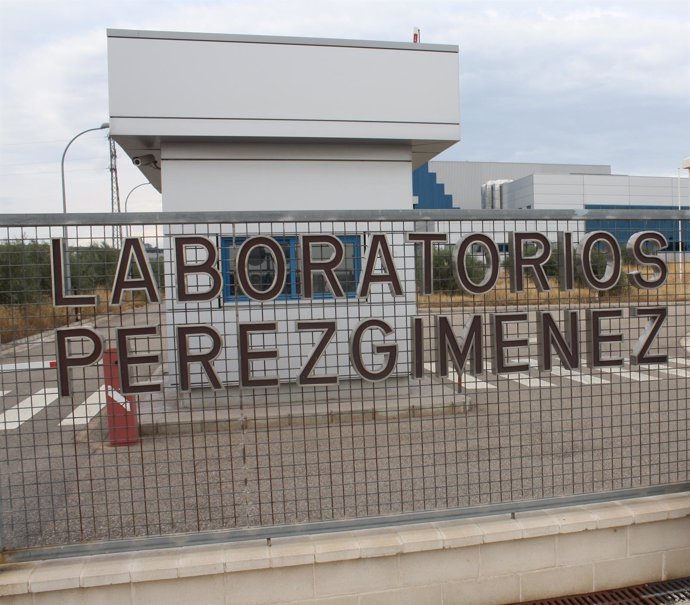 Entrada de la farmacéutica Pérez Giménez