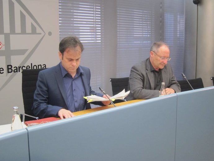  El Tinent D'Alcalde Jaume Asens I El Gerent Joan Llinares