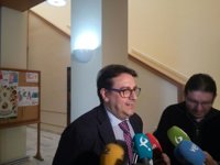 La Junta de Extremadura aboga por convocar una Oferta de Empleo Pública en 2017 con las "mismas" opciones para "todos"